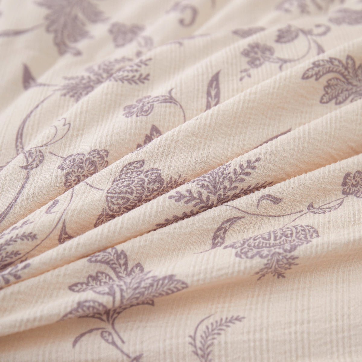 Lavender Bloom organic cotton reversible goose down comforter – ivory fabric detail