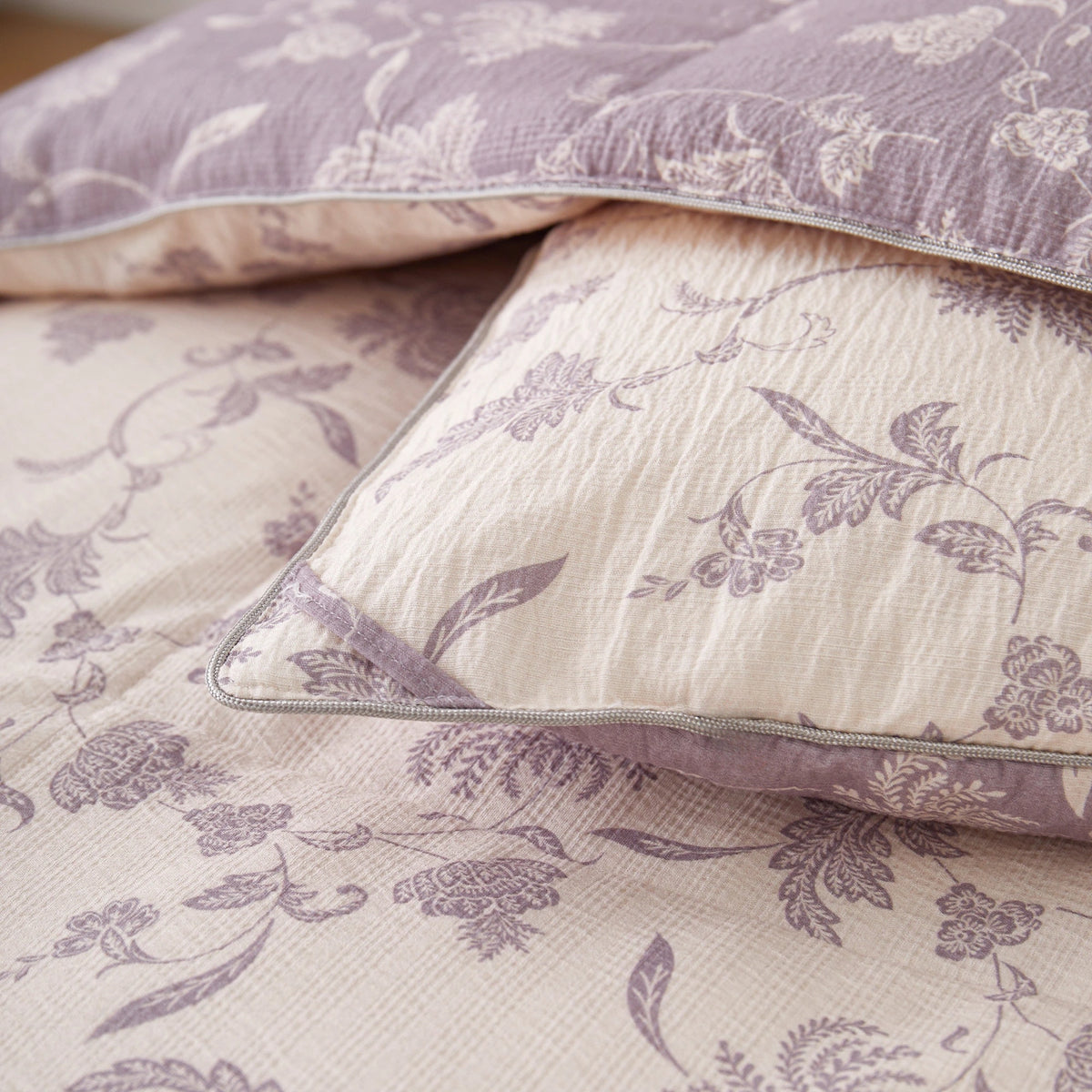 Lavender Bloom organic cotton reversible goose down comforter – reversible detail