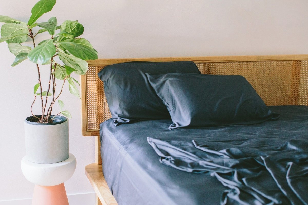 Sateen Organic Cotton Sheet Set + Pillowcases - Warmy & Tummy